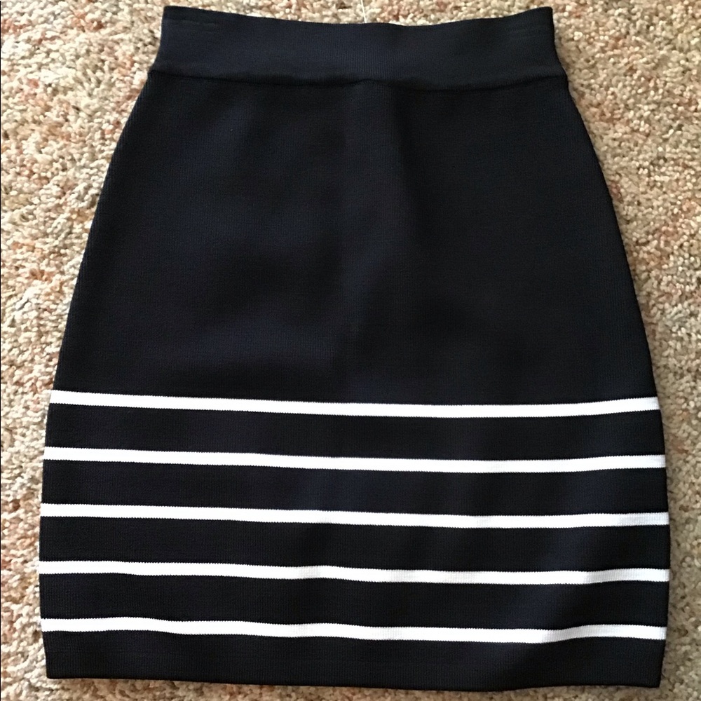 COPY - *NWT* BEBE bandage bodycon mini skirt size…